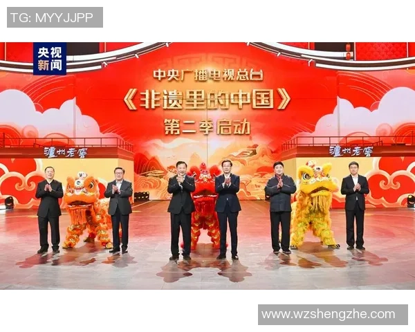 《中国足球球星绯闻风波揭秘：爱情与职业的碰撞》